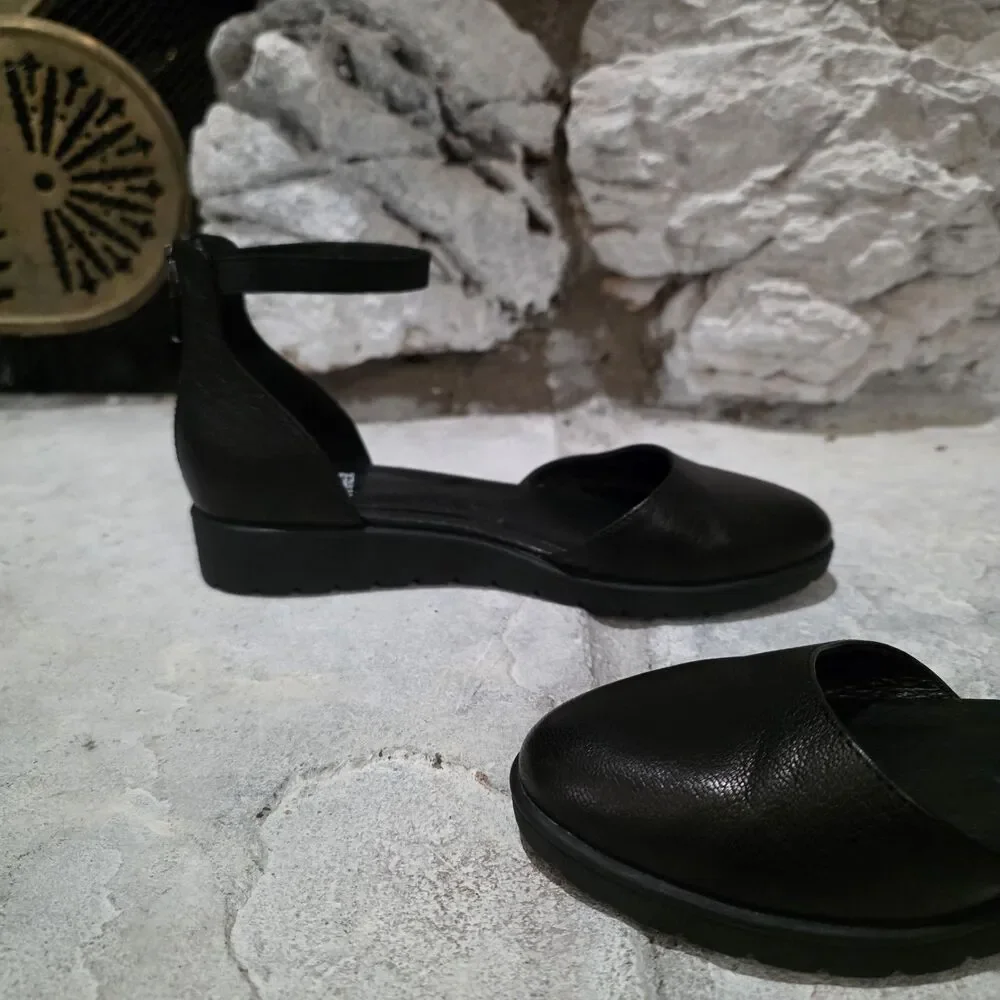 Eileen Fisher Sue Leather Flats Ankle Strap 5 1/2 Heel Shoes Black Minimalist